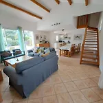 Casa vacanze Maison Familiale Charmante Avec Piscine Privée Et Parking à - Fr-1-323-576