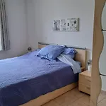 Maison Familiale Charmante Avec Piscine Privée Et Parking à - Fr-1-323-576 *