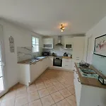 Maison Familiale Charmante Avec Piscine Privee Et Parking A - Fr-1-323-576 *