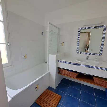 Maison Familiale Charmante Avec Piscine Privee Et Parking A - Fr-1-323-576 度假居