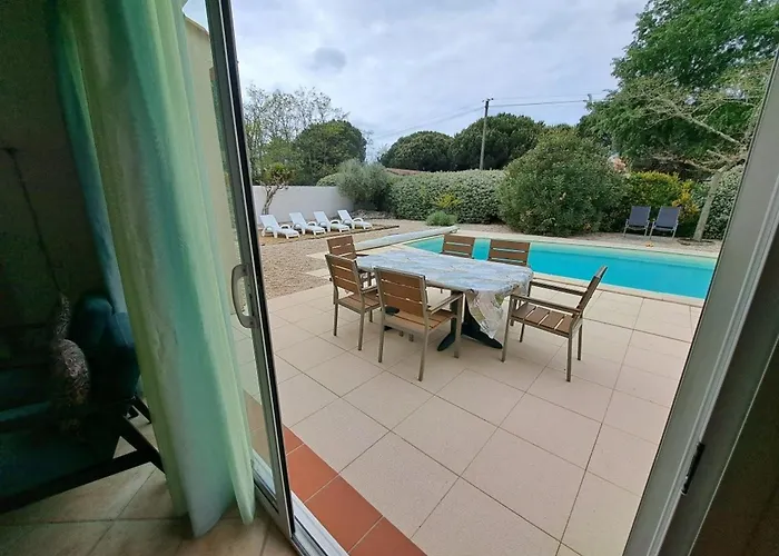Hébergement de vacances Maison familiale charmante avec piscine privée et parking à Saint-Jean-de-Monts - FR-1-323-576