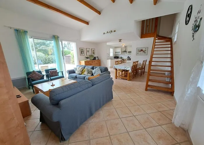 Hébergement de vacances Maison familiale charmante avec piscine privée et parking à Saint-Jean-de-Monts - FR-1-323-576